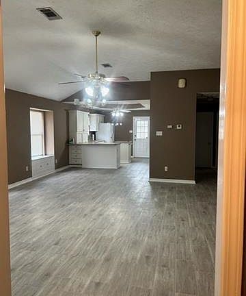 5th image of 4409 Calumet St