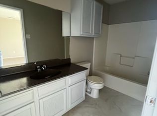 207 N Commonsway Dr APT B, Portland, TX 78374