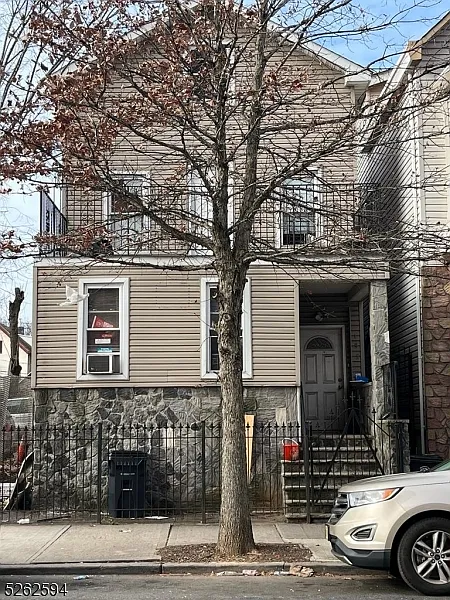 192 1St St photo 1