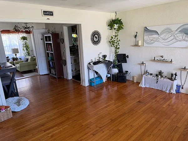 2 bed, 1100 sqft, $2,100 — Photo 3