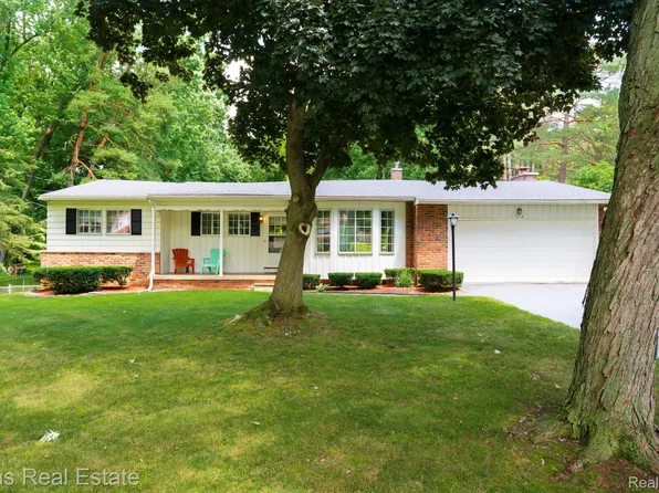 5094 Chickasaw Trl, Flushing, MI 48433