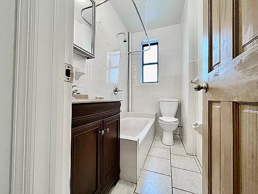4th image of 86 Haven Ave APT 2