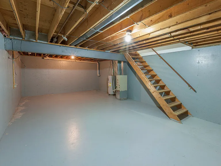 English Village Apartments — Photo 19