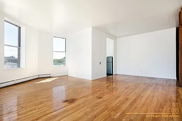 Rented by aptsandlofts.com