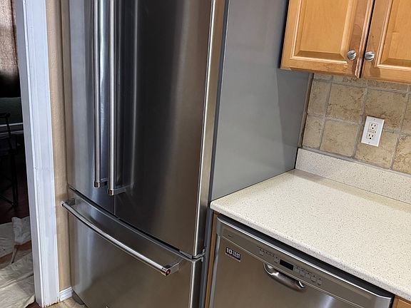 4th image of 34 Viewmont Dr