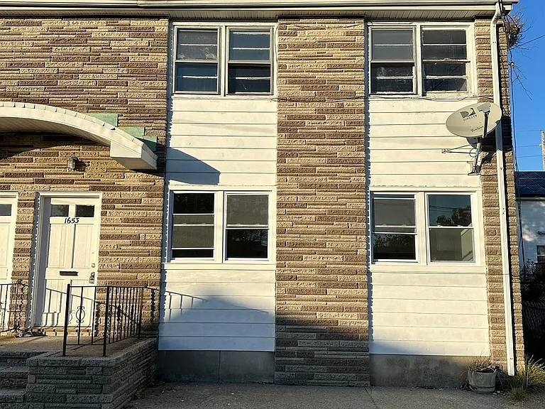 1653 Beach Ave #A — Photo 12