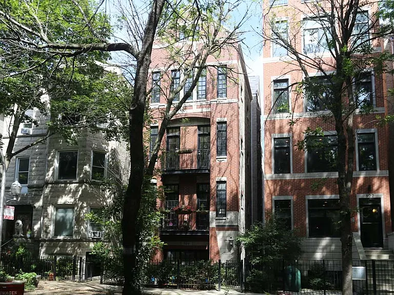 824 W Buckingham Pl #2C — Photo 1