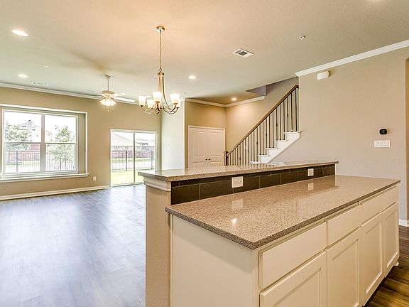 4th image of 1221 Summerset Ln