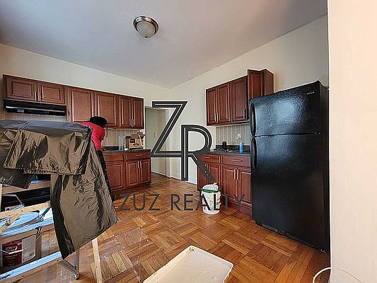 1st image of 552 Parkside Ave #C6