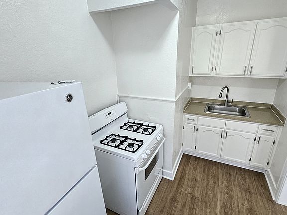 2nd image of 1185 E Vernon Ave APT 3