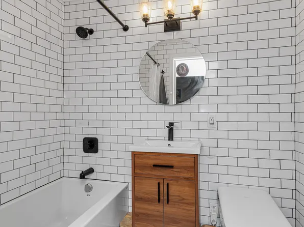 305 East 24th Street image 3 of 10