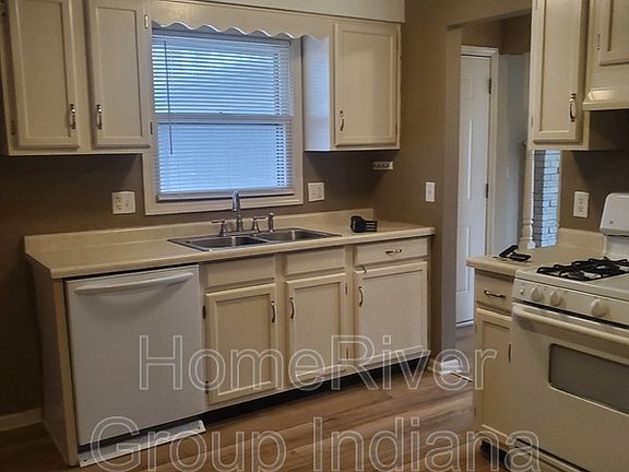 5th image of 7616 Clover Meadow Dr