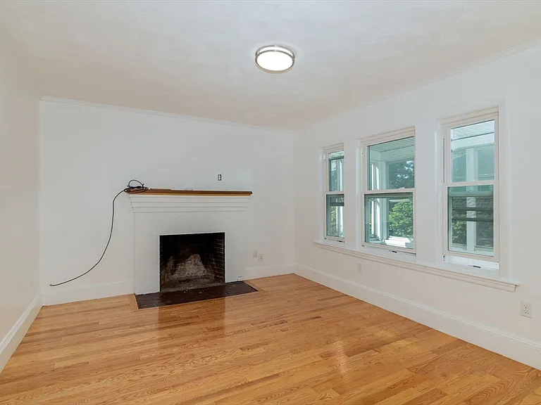 135 Safford St #2 — Photo 3