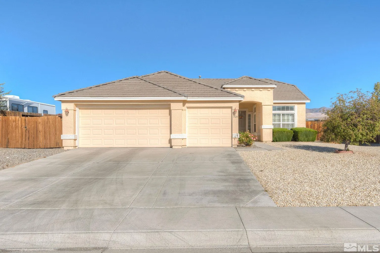 1524 Sequoia St photo 1