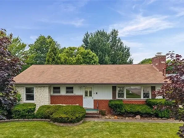 1978 Bassett Rd, Westlake, OH 44145