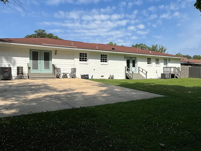 Large spacious fenced backyard, perfect for relaxing or entertaining friends.
