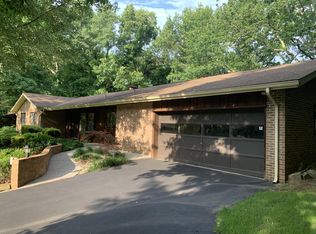 966 W Outer Dr, Oak Ridge, TN 37830