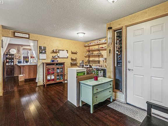 4th image of 209 NE 158th Ave