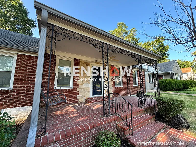 3 bed, 2.0 bath, 1355 sqft, $1,495 — Photo 2