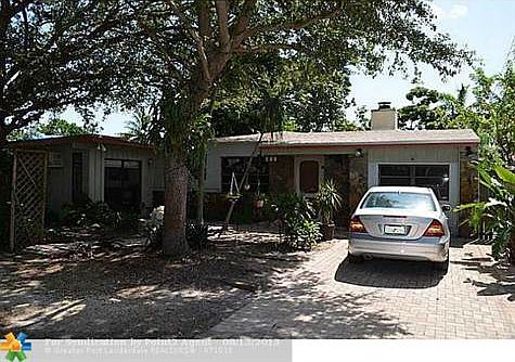1st image of 816 SW 10th Ter