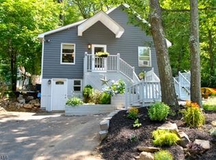 8 Sachem Rd, Lake Hopatcong, NJ 07849