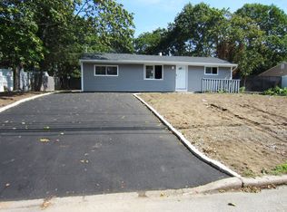 27 Boulevard Ave, Central Islip, NY 11722