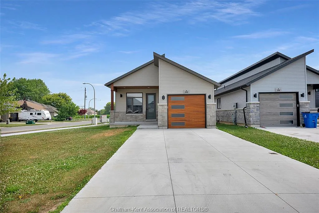 3 bed, $2,400 — Photo 2