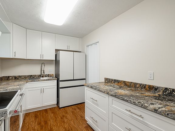 5th image of 330 Winding River Dr Unit C