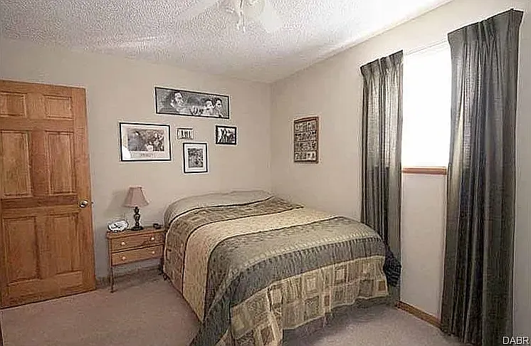 105 Catalpa Dr — Photo 5