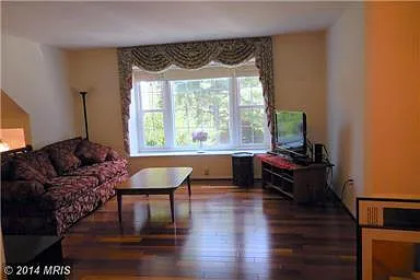 10266 Friendship Ct — Photo 4