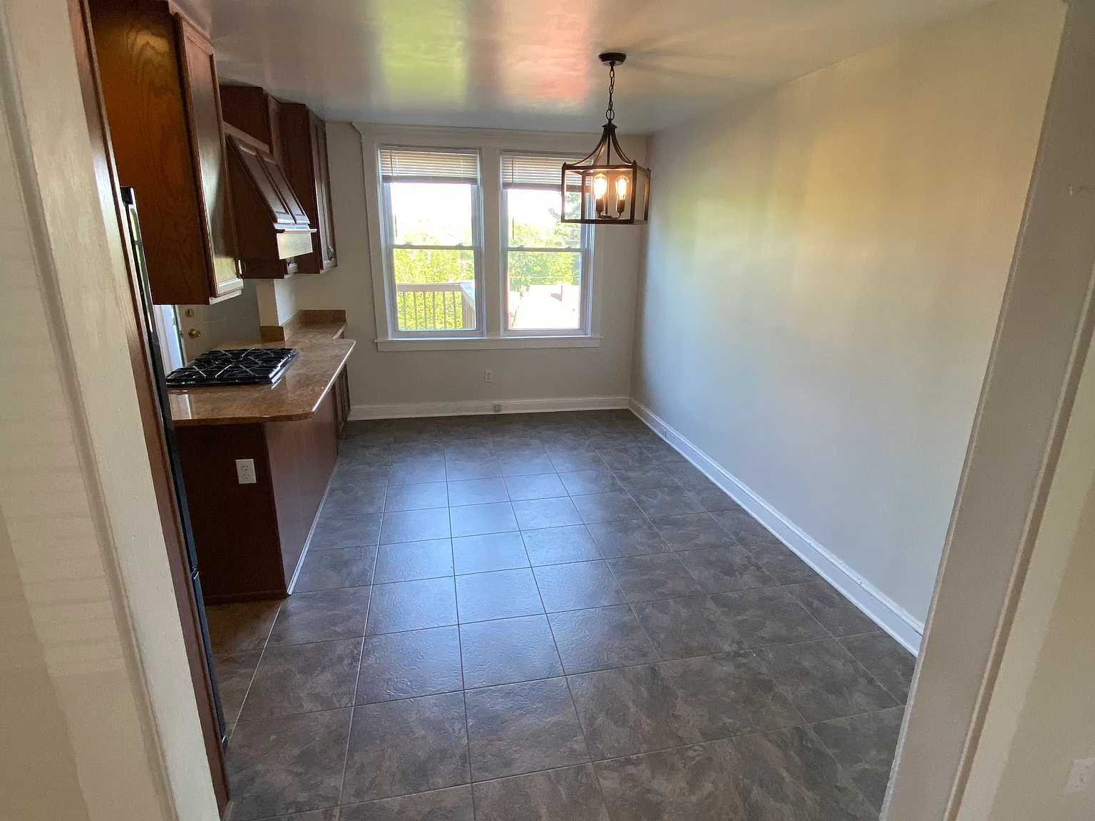 3 bed, 1008 sqft, $1,600 — Photo 2