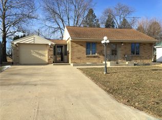 2200 Chandler St SW, Cedar Rapids, IA 52404