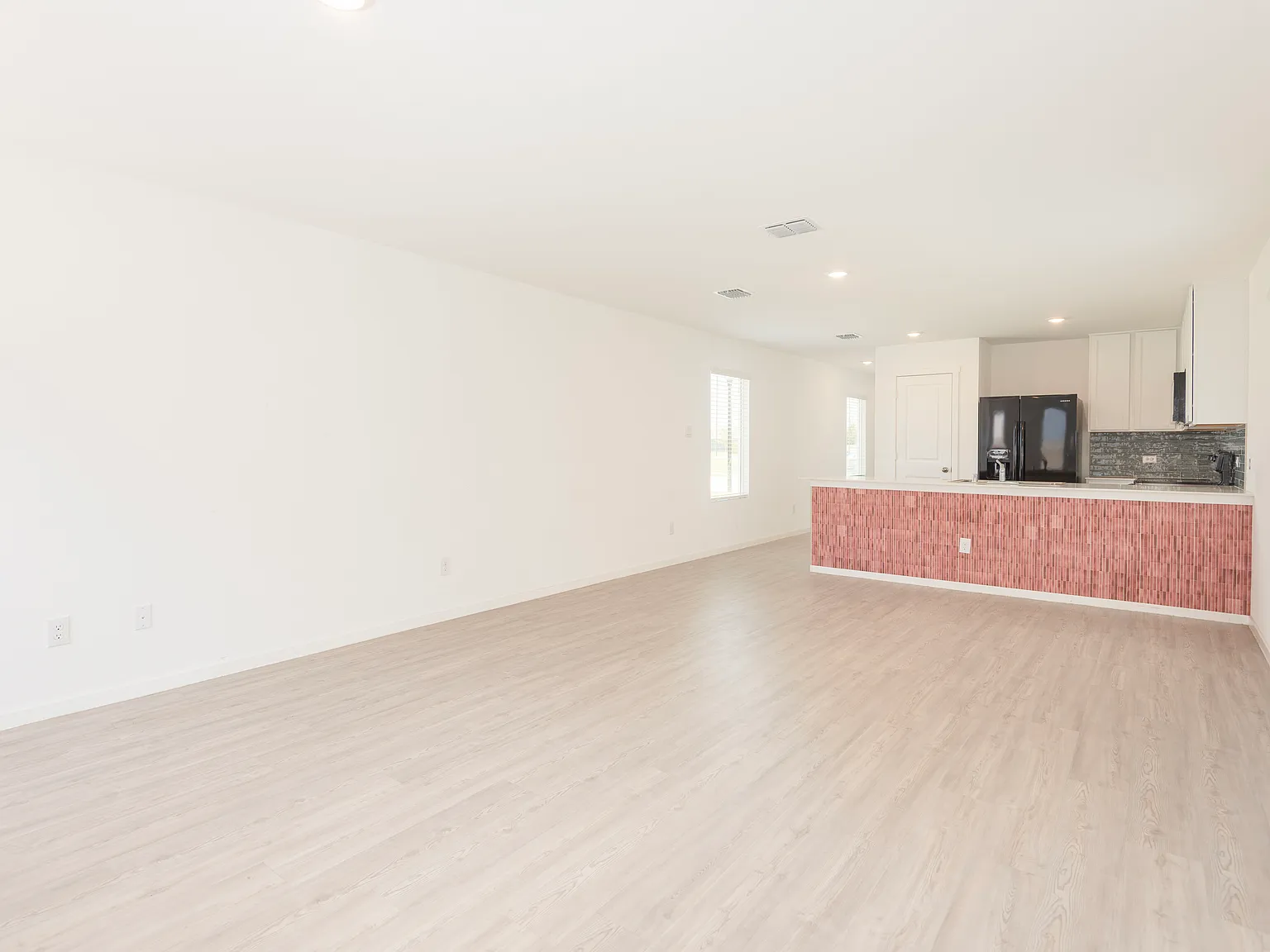 3 bed, 2.5 bath, 1373 sqft, $1,850 — Photo 4