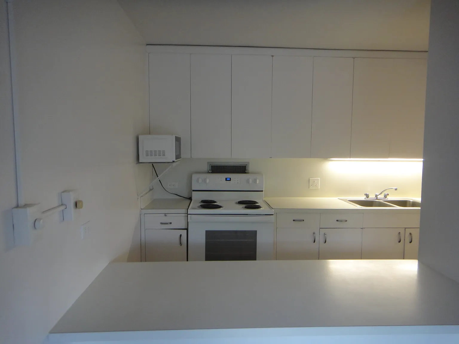 1 bed, 574 sqft, $2,150 — Photo 3