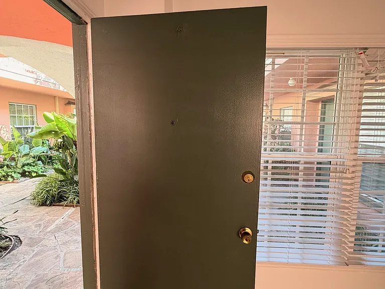 421 N Doheny Dr #4 — Photo 1
