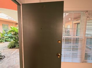 421 N Doheny Dr APT 4, Beverly Hills, CA 90210
