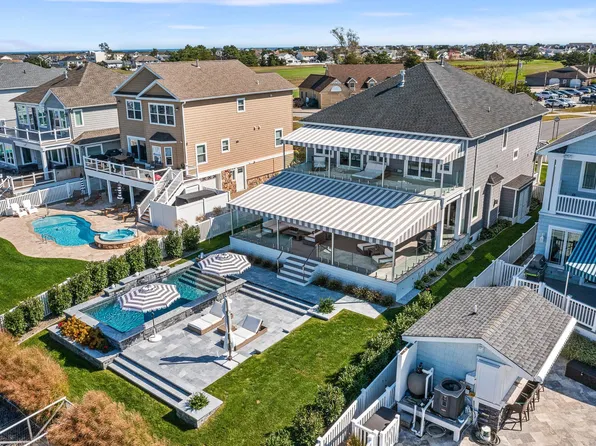 10 Golf Course Dr, Brigantine, NJ 08203