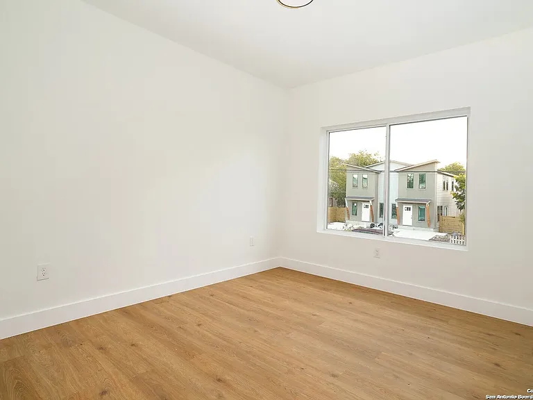 511 S Olive St #102 — Photo 16