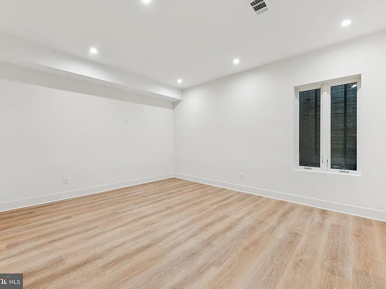 2507 I St NW — Photo 29