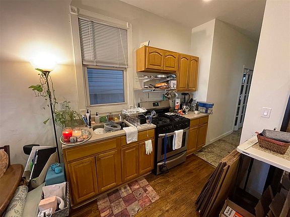 2nd image of 29 Westervelt Pl APT 1