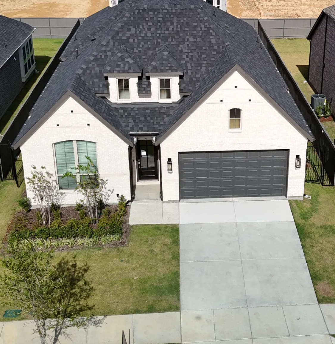 4 bed, 2319 sqft, $3,000 — Photo 1