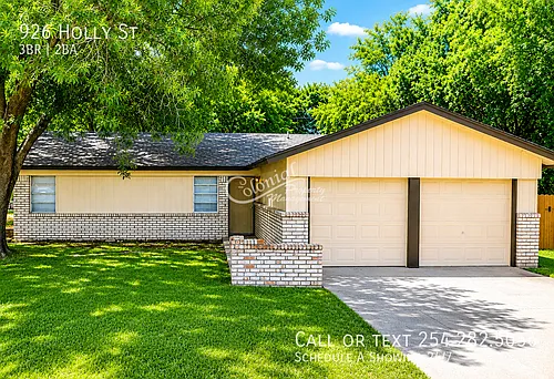 926 Holly St Photo 1