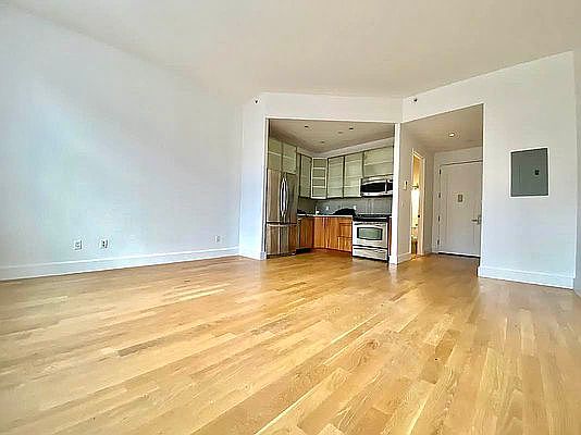 3rd image of 140 Hope St Floor 5