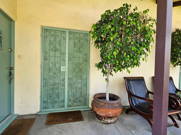 6230 Lindenhurst Ave, Los Angeles, CA 90048