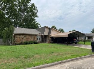 3213 Phoenix Village Rd, Muskogee, OK 74403