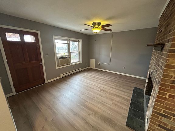 2nd image of 1564 Hillcrest Dr