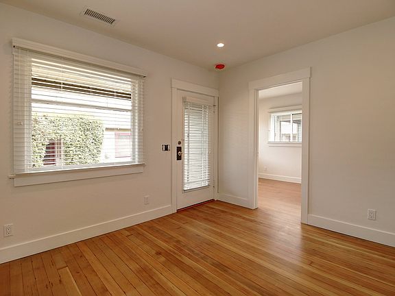 2nd image of 617 De La Vina St #623-C
