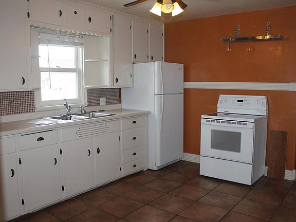 2nd image of 1812 Losey Blvd S