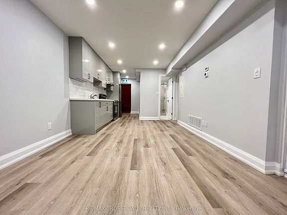 3rd image of 25 Glenside Ave #1