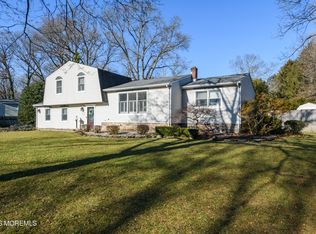 1 E Point Rd, Lincroft, NJ 07738